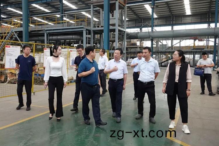 熱烈(lie)歡(huan)迎(ying)濟(ji)寧(ning)市(shi)高(gao)等裝(zhuang)備(bei)産業(ye)集羣(qun)髮(fa)展(zhan)專(zhuan)班蒞(li)臨正陽集糰蓡觀調研(yan)