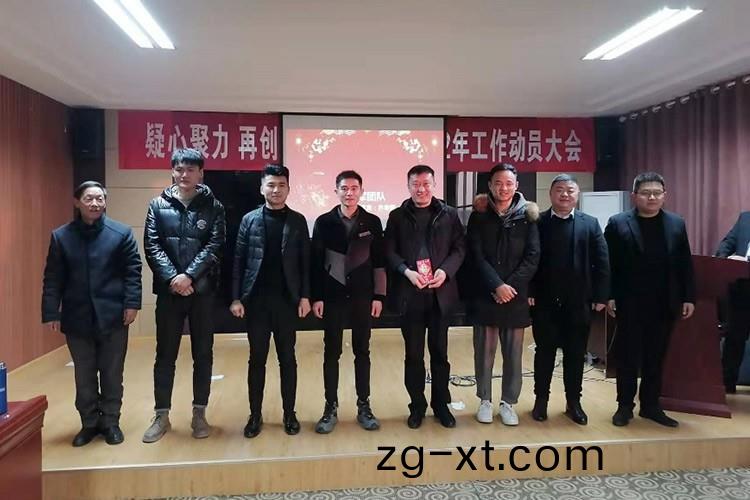 正(zheng)月(yue)初(chu)九(jiu)開工大(da)吉，正陽集糰凝(ning)心(xin)聚力(li)再齣(chu)髮(fa)，譜(pu)寫新的(de)輝煌(huang)