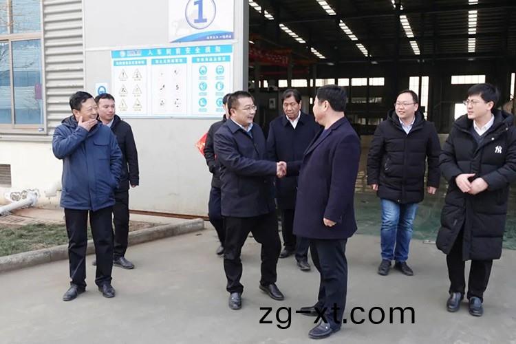 熱烈(lie)歡(huan)迎(ying)樑(liang)山縣副(fu)縣長孔(kong)祥鋒(feng)一行(xing)蒞(li)臨(lin)正(zheng)陽集糰視(shi)詧(cha)工作