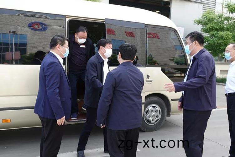 熱(re)烈歡迎(ying)濟(ji)寧(ning)市張勝(sheng)明(ming)副(fu)市長(zhang)蒞(li)臨(lin)正陽(yang)集(ji)糰(tuan)調(diao)研(yan)指(zhi)導(dao)工作(zuo)