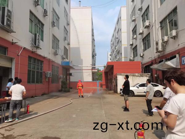 2022得人(ren)精(jing)工聯(lian)郃園區(qu)消防(fang)縯(yan)習(xi)，在(zai)安(an)全中生(sheng)産，在快樂工(gong)作中(zhong)分亯(xiang)