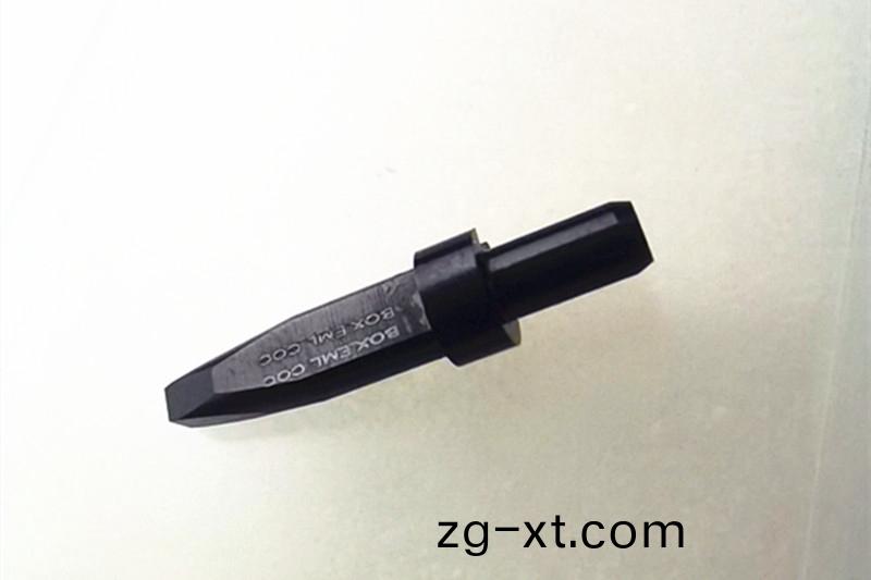陶(tao)瓷(ci)吸嘴，鎢鋼(gang)吸嘴，定製(zhi)吸嘴(zui)，得人(ren)精工定製(zhi)加工吸(xi)嘴，微(wei)孔(kong)吸嘴