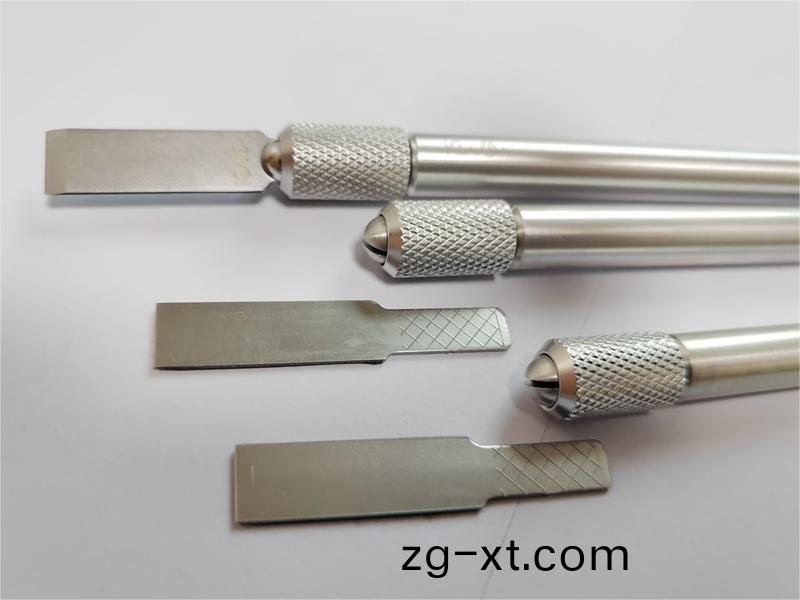 颳刀(dao)，鏟(chan)膠(jiao)刀(dao)